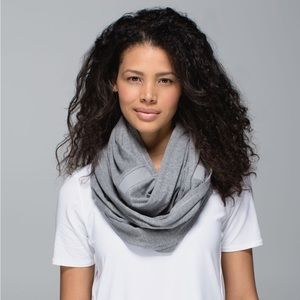 Lululemon RARE Sun Salutation Circle Scarf
